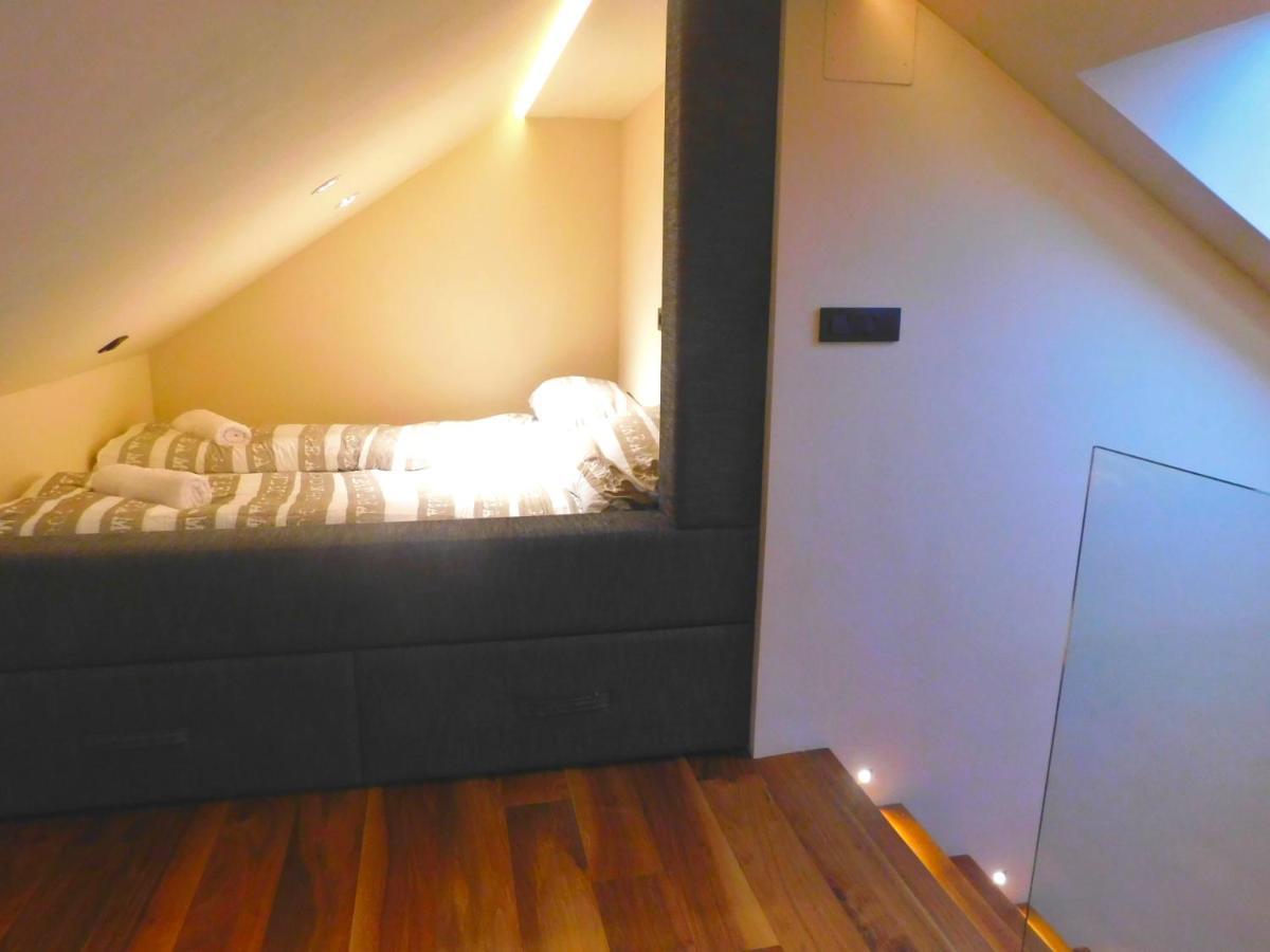 Wolfova Apartment Ljubljana Bagian luar foto
